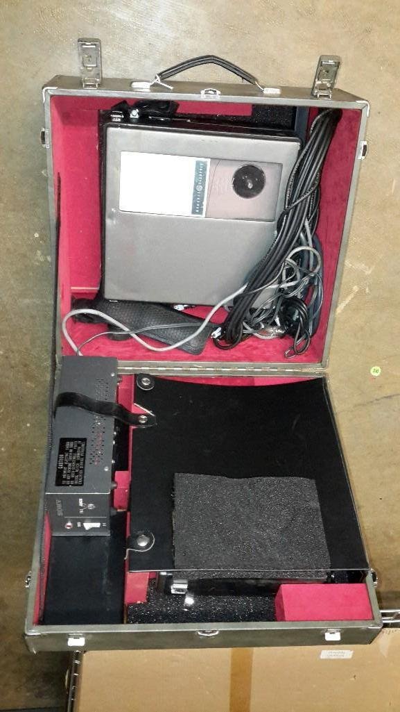 VCR Recorder/Camera: Comes in carrying case