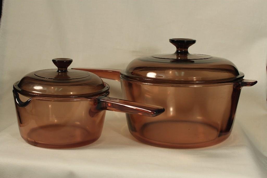 Pyrex lidded cookware (4): three lidded pots, and casserole dish. All are in condition.