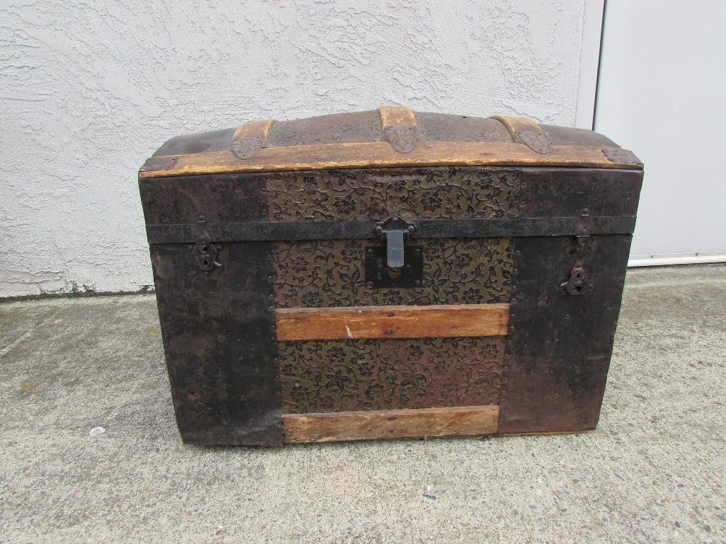 Dome top Trunk metal and wood trim: Leather handles, missing inside tray, measures 26" x19"x 14"