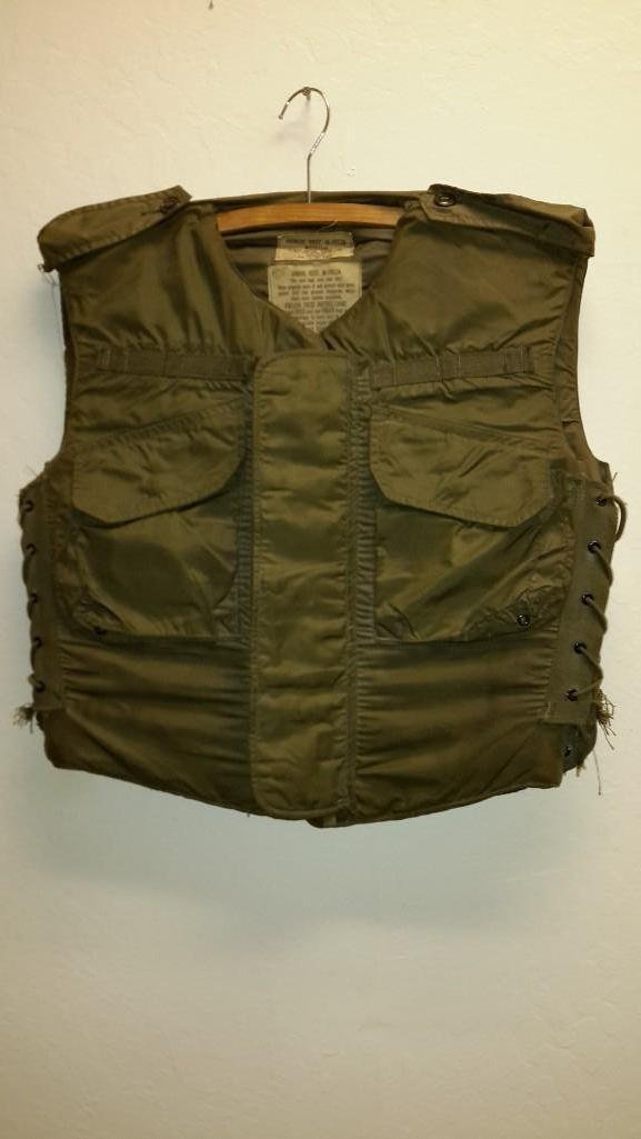 U.S. Vietnam Era Flak Vest: Size Medium Armor Vest, good condition