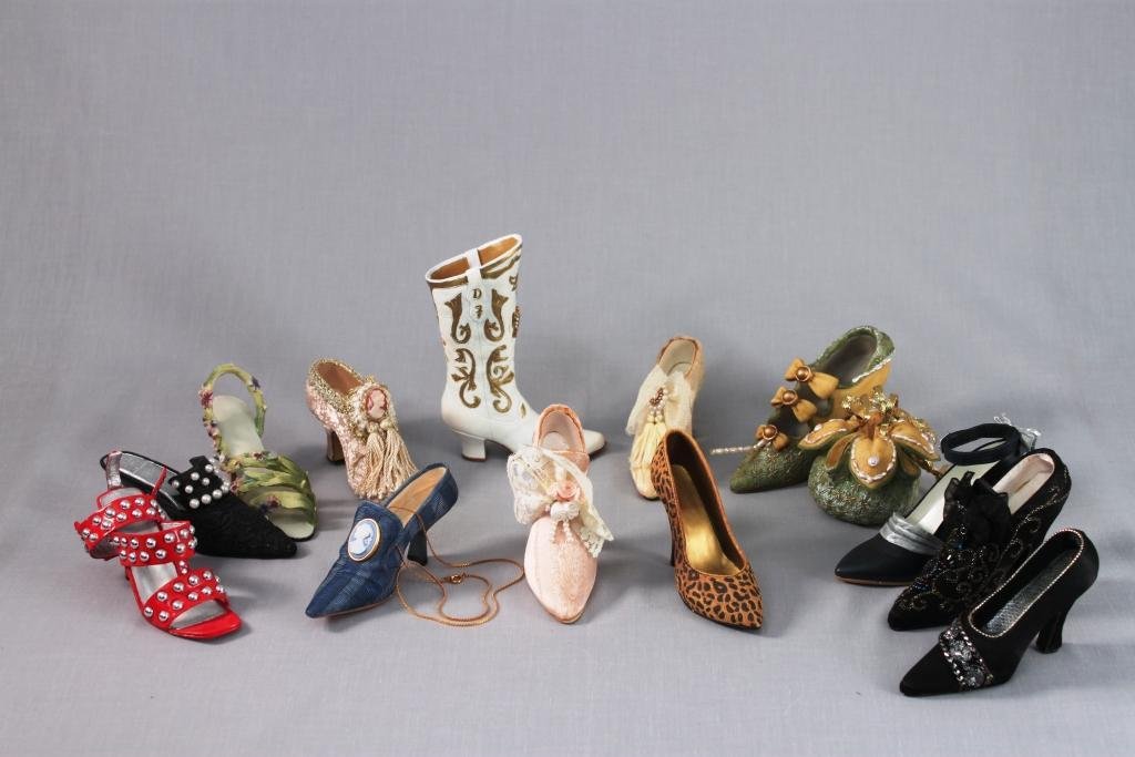 Miniature Shoe Collection (15): Various brands include "Just The Right Shoe", "My Treasure", and more.