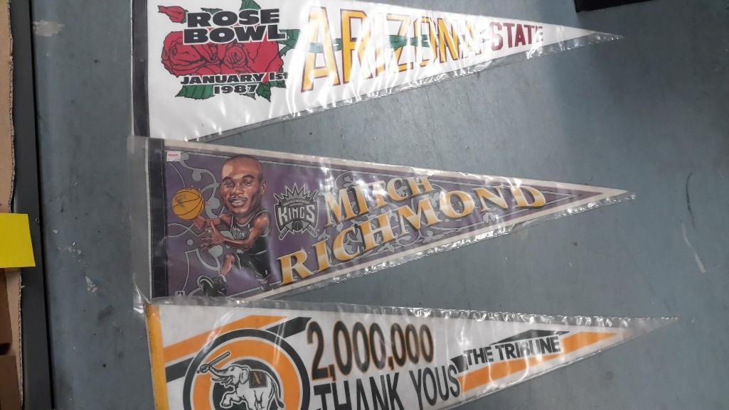 Sports Pennants (3): 1988 A's 2,000,000 Thank you's The Tribune, Sacramento Kings Mitch Richmond, 1987 Rose Bowl Arizona State. 