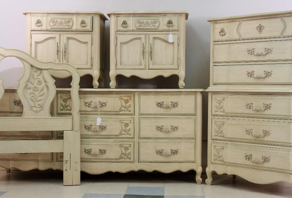 Thomasville Bedroom Furniture (6): Queen sized head board, nine drawer dresser (74" x 32" x 20"), with dove tailed drawer details, dresser has a wood framed mirror (54" tall) six drawer highboy (40" x 56&q