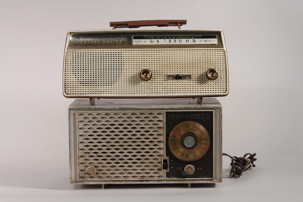 Vintage Radios (2): Channel Master Transistor cordless radio model 6510, and a Zenith automatic control AM/FM radio model T2518 shows wear has some scratches