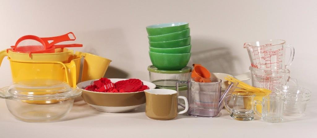 Kitchen Bake Ware: Includes large assortment of Pyrex & Fireking measuring cups, Cookie cutters, Pyrex lidded glass containers, soup bowls and more 