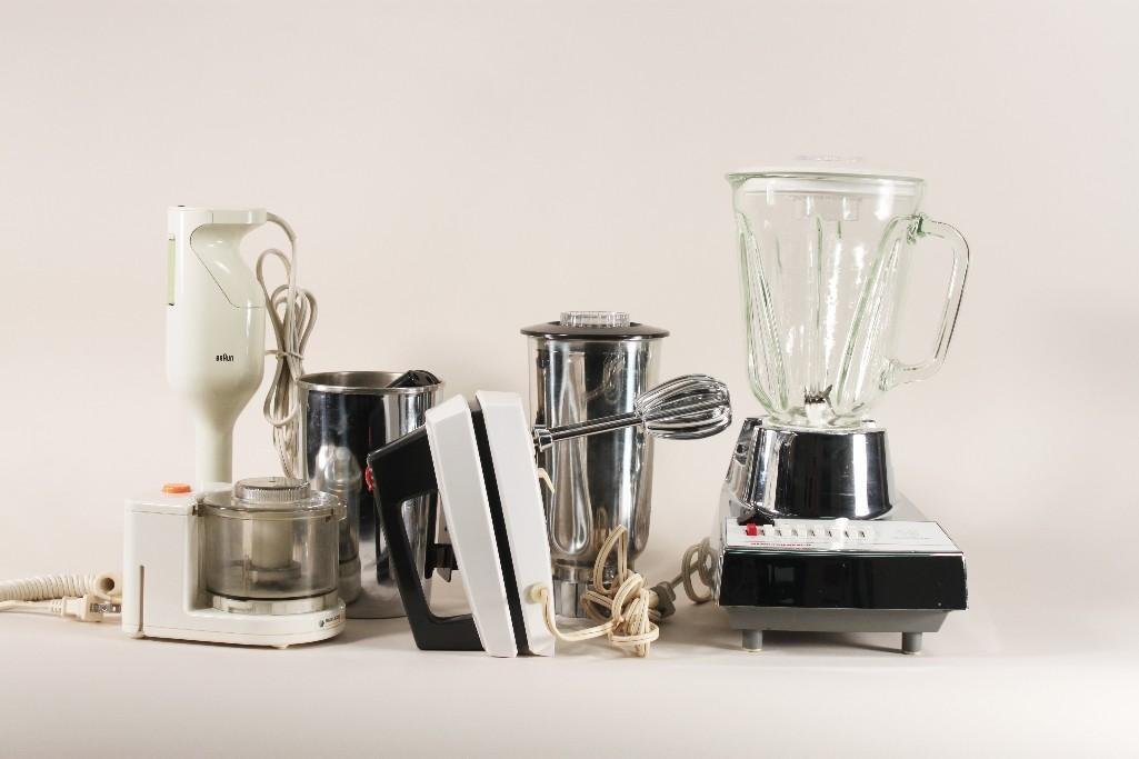 Small Kitchen Appliances: Items include Hamilton Beach Blender, Black & Decker HandyChopper, Hamilton Beach mixer, and more 