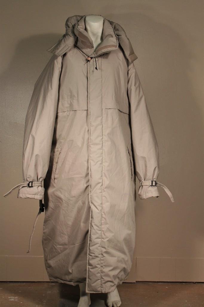 Eddie Bauer Men's Goose Down Coat: Size XL Tall men's coat, 76% polyester, with gore-tex lamination, good condition