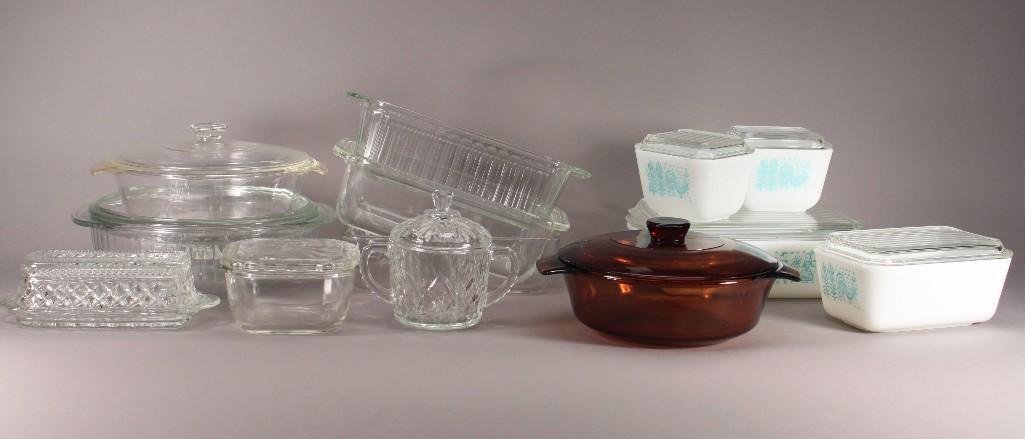 Glass Bake Ware (11): Includes vintage Pyrex lidded bake ware, loaf pans, lidded bowls, butter dish, and more 