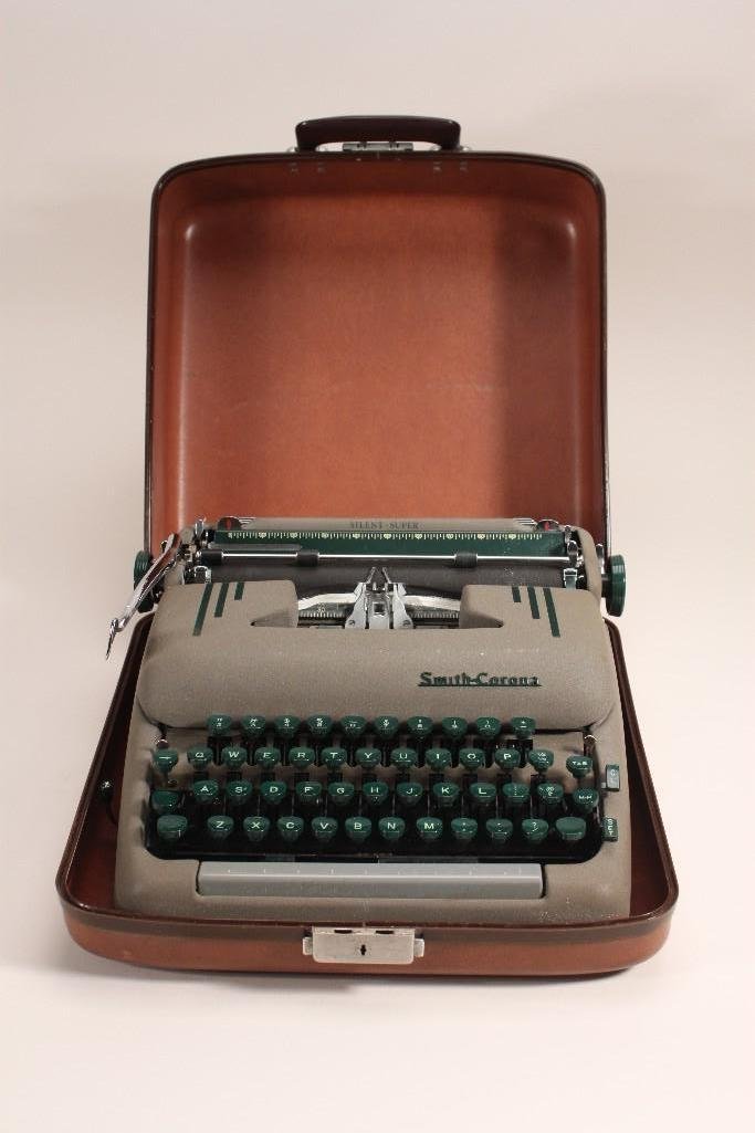 Vintage Smith-Corona Type Writer: Type writer comes in original carrying case, case measures 13"x13"