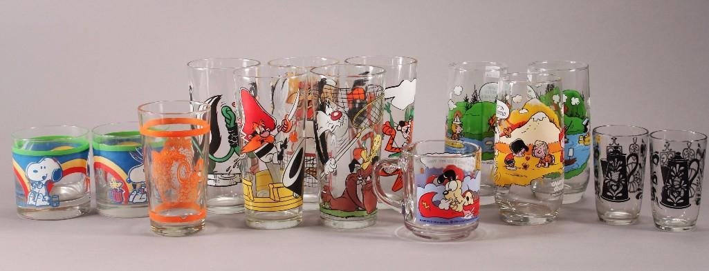 Collectible Glassware (14): (2) 1965 Peanuts collector glasses, 1978 McDonald Garfield cup,(3) 1968 McDonalds collectors glasses