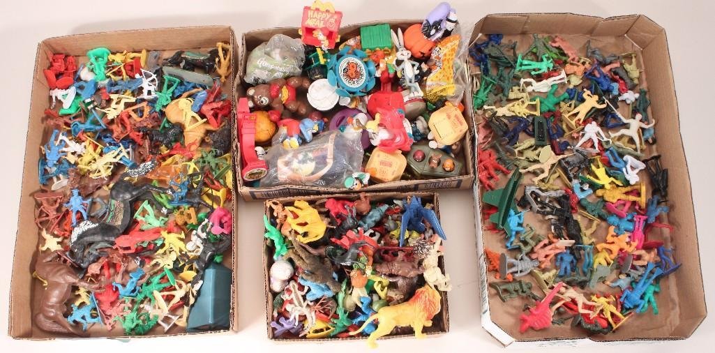 Vintage Toy Figures,Army, Indians +: Includes plastic Army men, animals, dinosaurs, cartoon characters, some kids meal toys, cow boys and Indians, and more 
