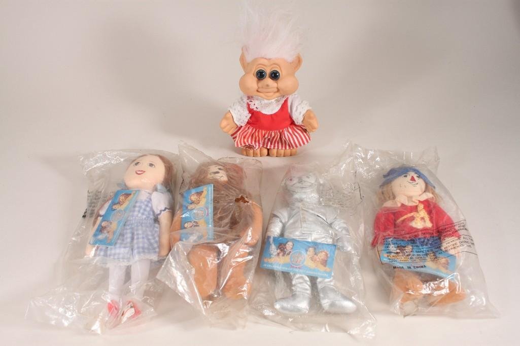 1989 Wizard of Oz Cloth Dolls and a Troll Doll: Dorothy, Tin Man, Lion, Scare Crow, tallest one being 10", and a 8" troll doll