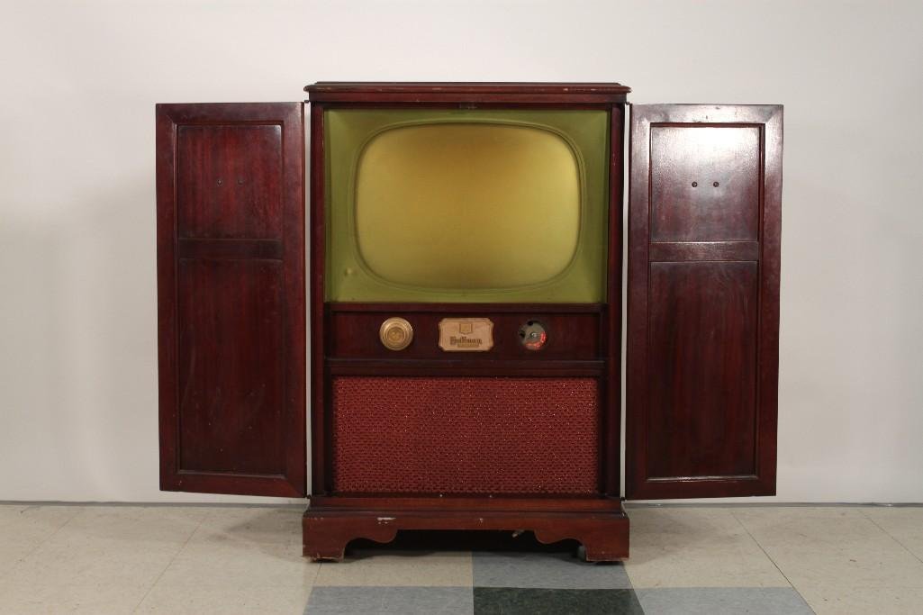 Vintage Hoffman Easy Vision Tv in Cabinet: 25.5" x 38.5" x 22.5", marked 21 QXP Hoffman easy Vision, missing channel knob, shows age and wear