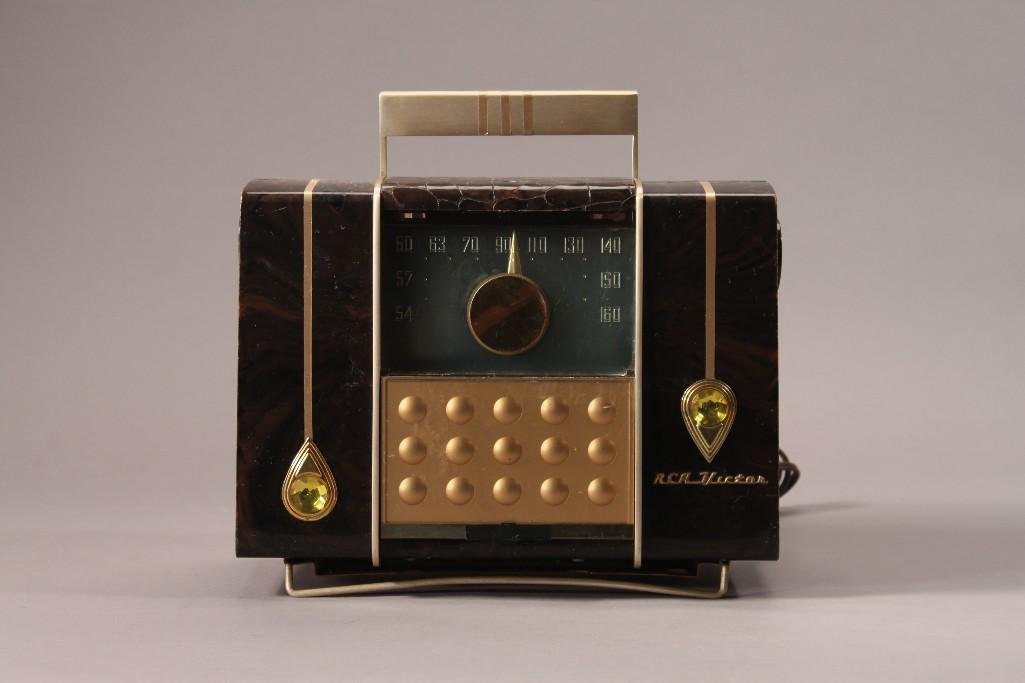 RCA Victor Vintage Radio (1 of 8)