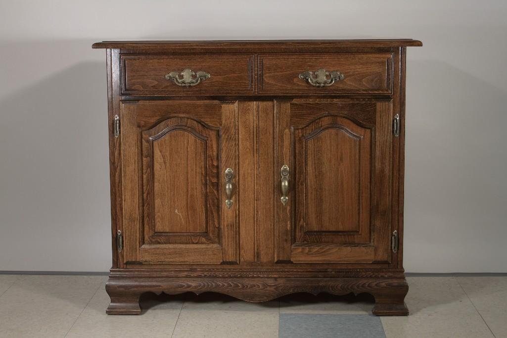 Vintage Oak Sideboard: 38" long, 33" tall, 18" deep, one drawer and (2) cabinet doors, has some scratches