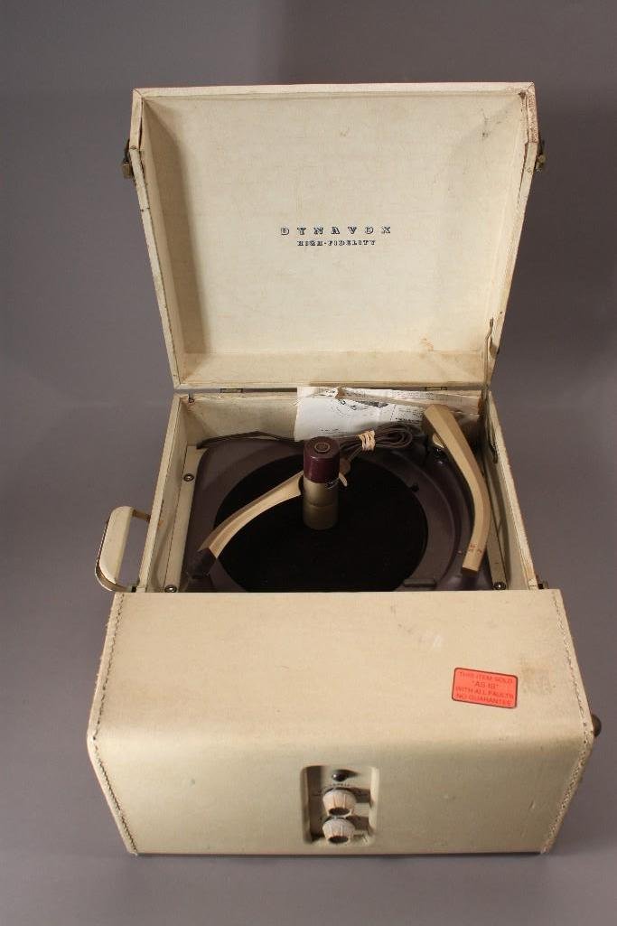 Dynavox High-Fidelity Portable Turntable (1 of 4)