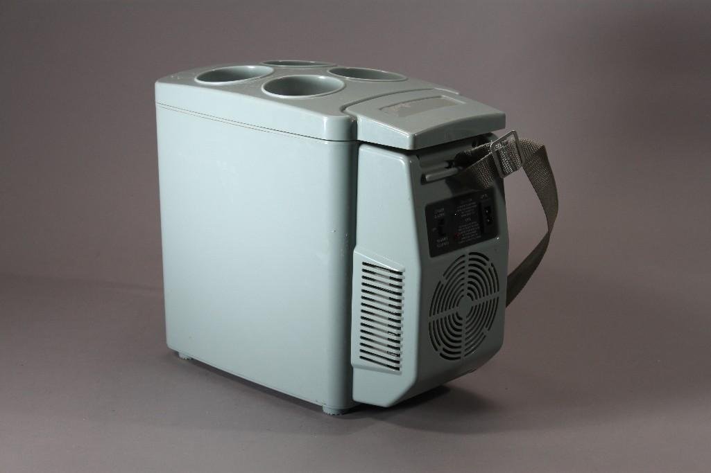 Personal Thermoelectric Cooler and Warmer (1 of 5)
