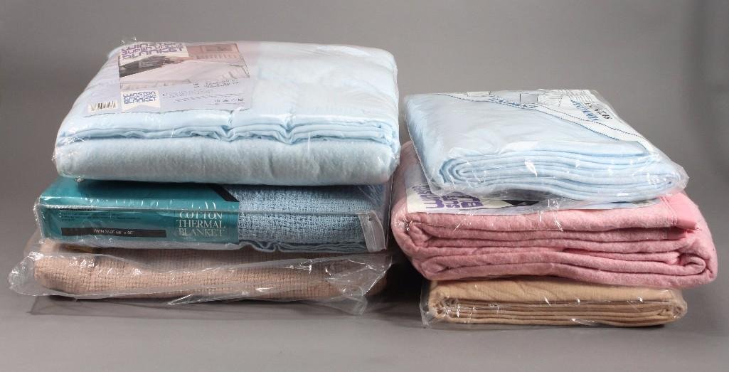 Cotton and Polyester Twin Size Blankets (1 of 7)