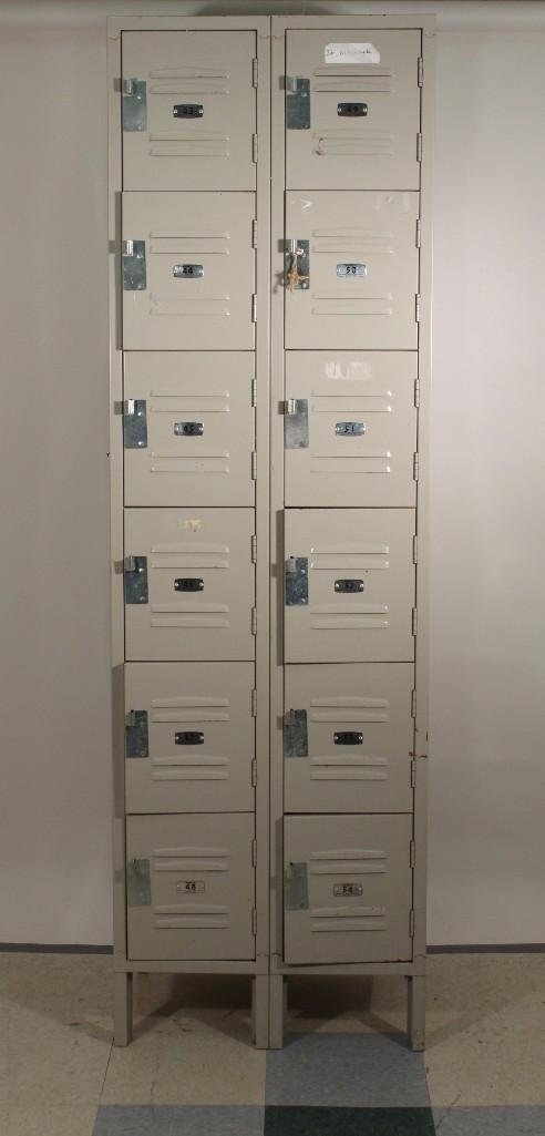 Republic Steel Metal Locker (1 of 4)