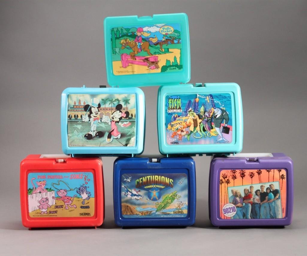 Vintage Plastic Lunch Boxes and Thermos Bottles (9) (1 of 6)