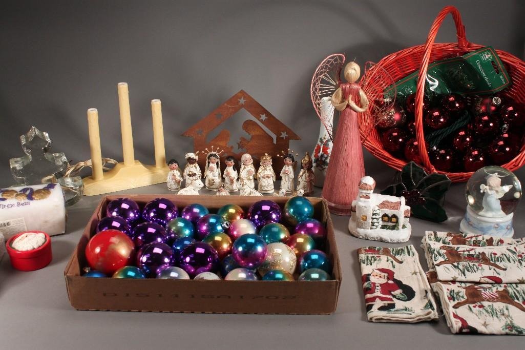 Christmas Ornaments and Decor (1 of 7)