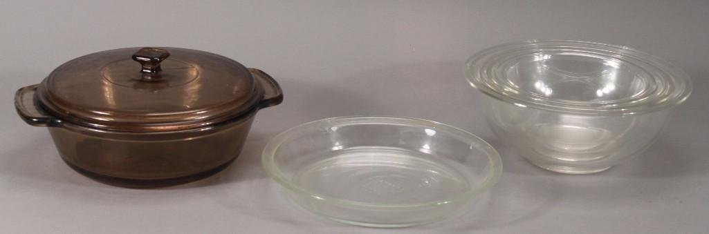 Pyrex Mixing Bowls and Cookware(5): Lot includes a set of 3 clear glass nesting bowls, clear glass pie dish, and a 2qt anchor ovenware lidded casserol dish. 