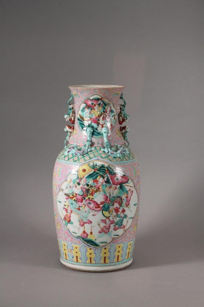 Antique Family Rose 18'' Tall Porcelain Vase: Good quality vase, decorated with medallions of battle scenes, foo dogs and dragons. Around 18'' tall. Old good quality restoration of the rim, please see pictures.