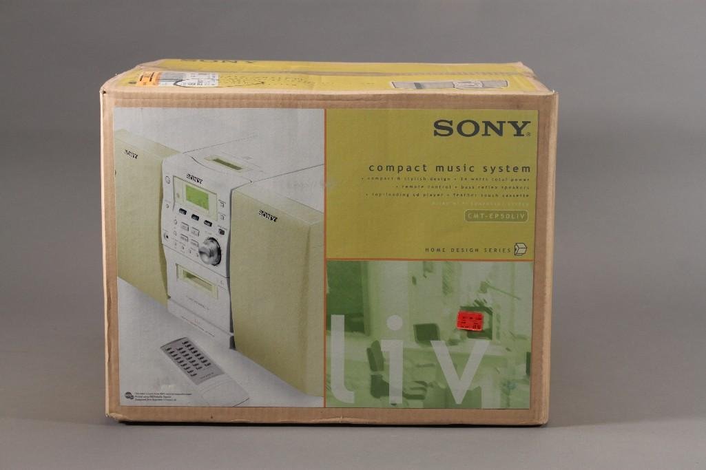 Sony Compact Music System (1 of 4)