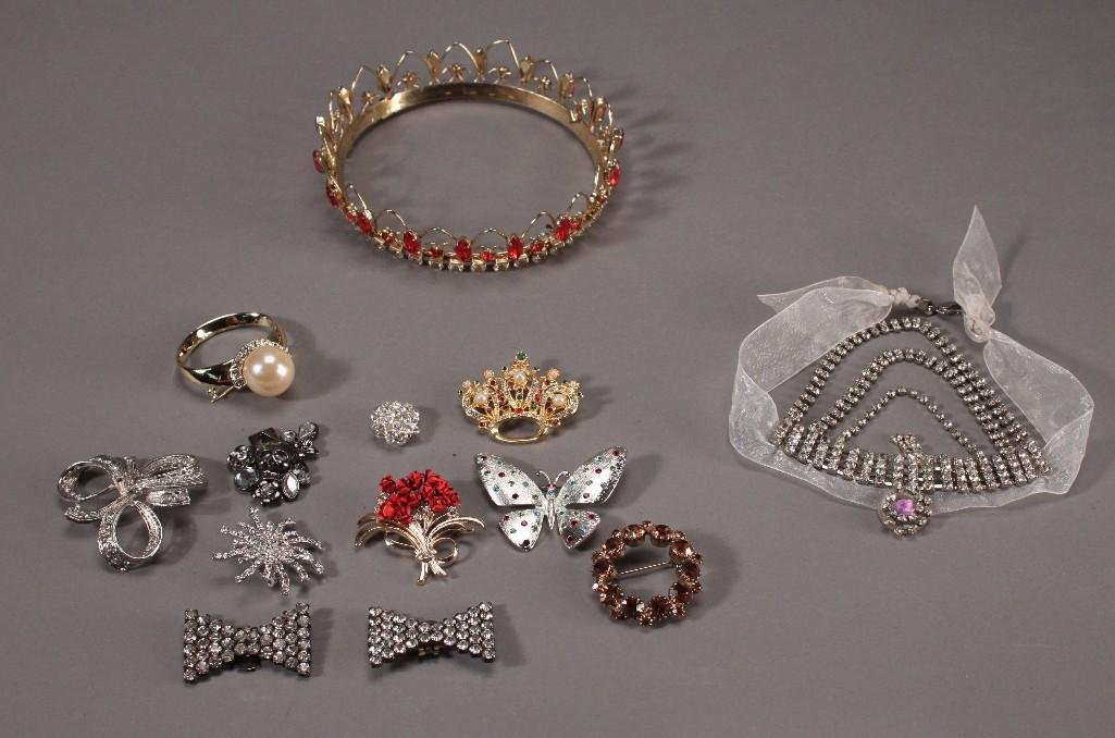 Vintage Ladies Costume Jewelry (12): Six ladies brooches, gold tone rhinestone crown (missing rhinestones), choker with rhinestones, and more.
