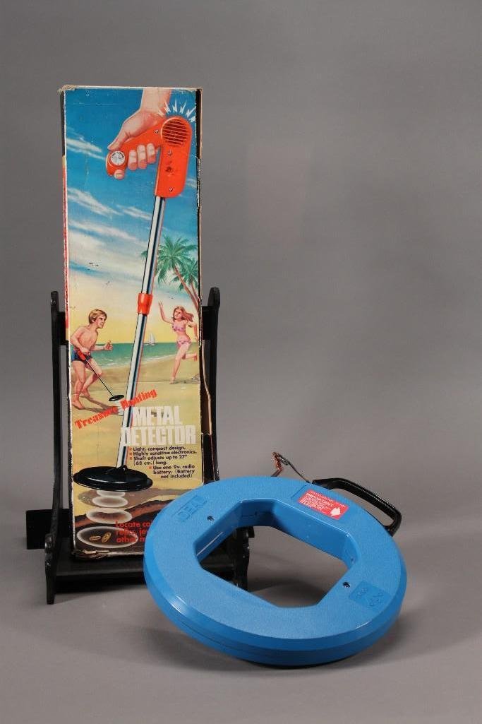 Metal Detector and Fish Tape Winder (2): Metal detector Cat no 60-3003 NIB (box has damage) and an Ideal 100'X1/8" TAPE-PAK electrical fish tape winder.