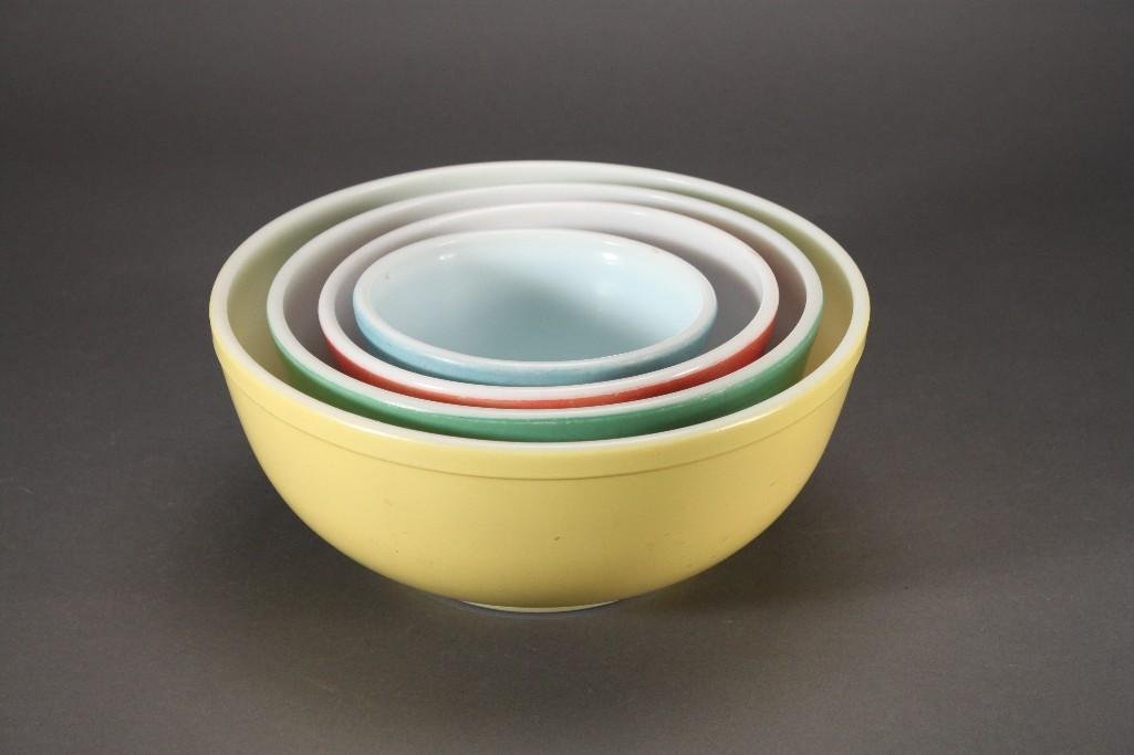 Vintage Pyrex Mixing Bowls (4): Sizes and colors vary. Bowls range from 3.5''-4.5''. Good condition.