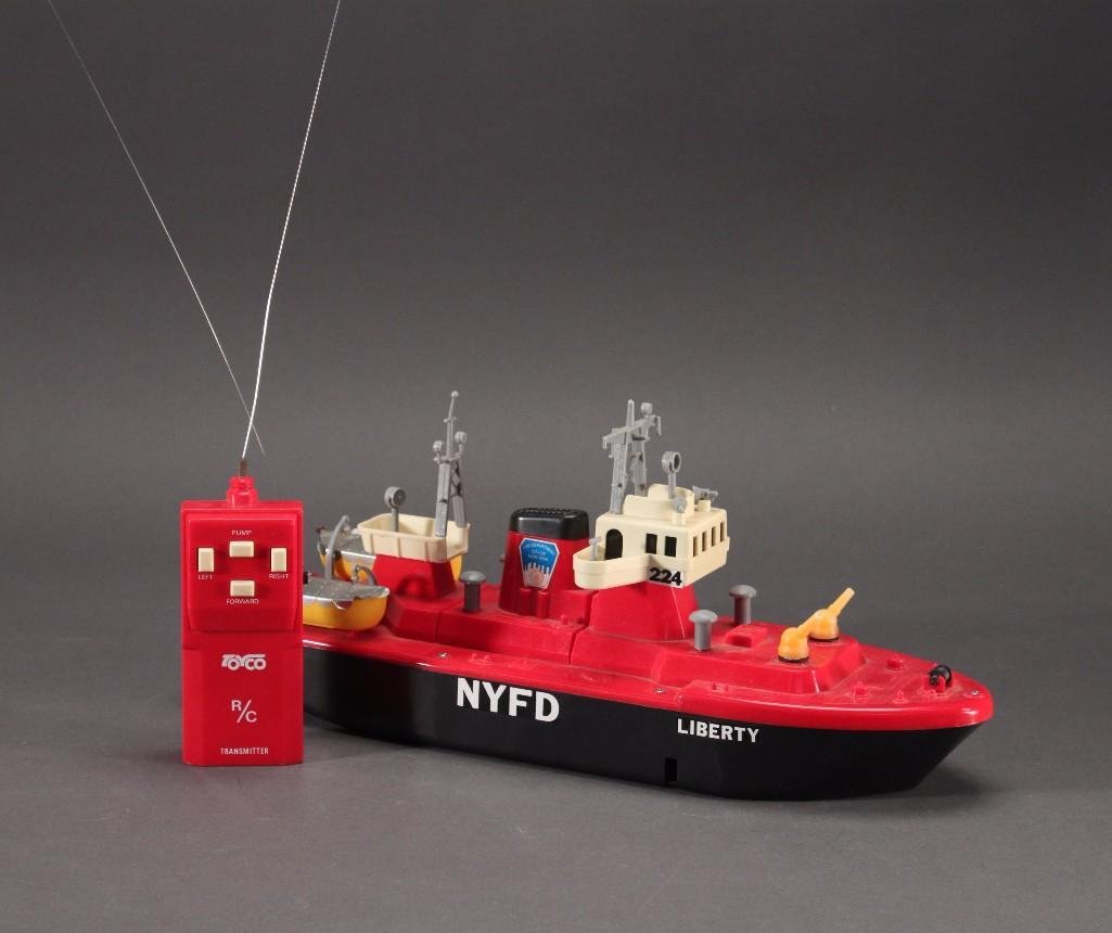 Toyco Remote Control Boat (1 of 6)