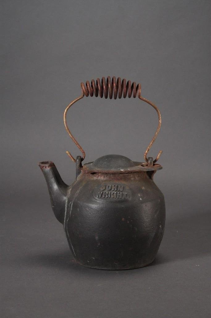 Vintage Cast Iron Teapot (1 of 4)