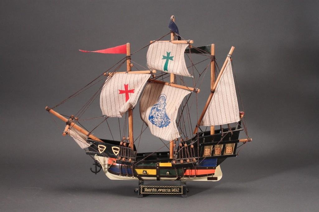 Santa Maria 1492 Decorative Boat: Wooden decorative boat, 17.5x20'', good condition,