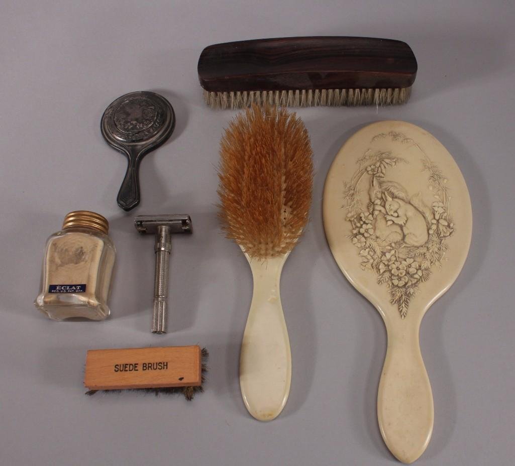 Old Grooming Brushes, Mirrors, and Accessories (7) (1 of 10)