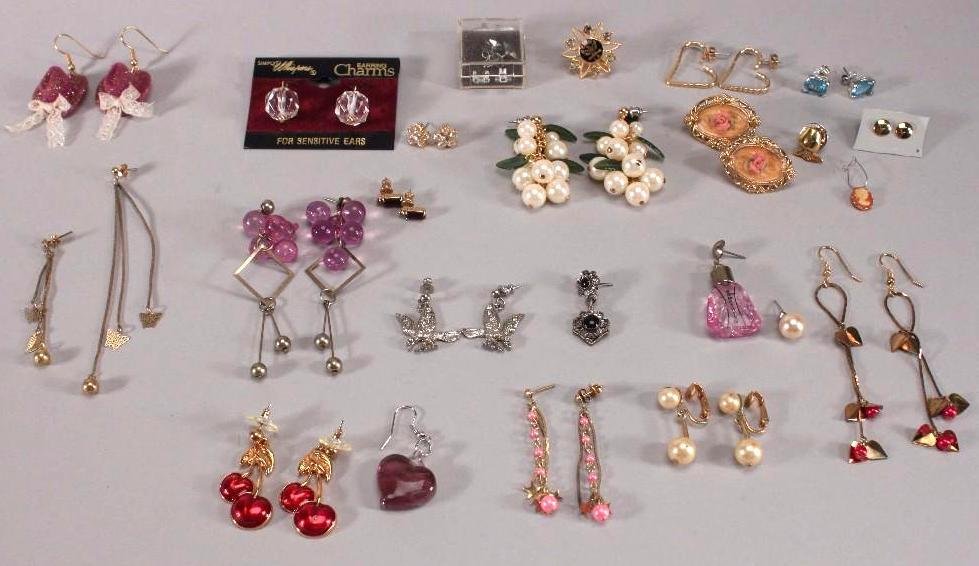 Assorted Ladies Earrings (1 of 10)
