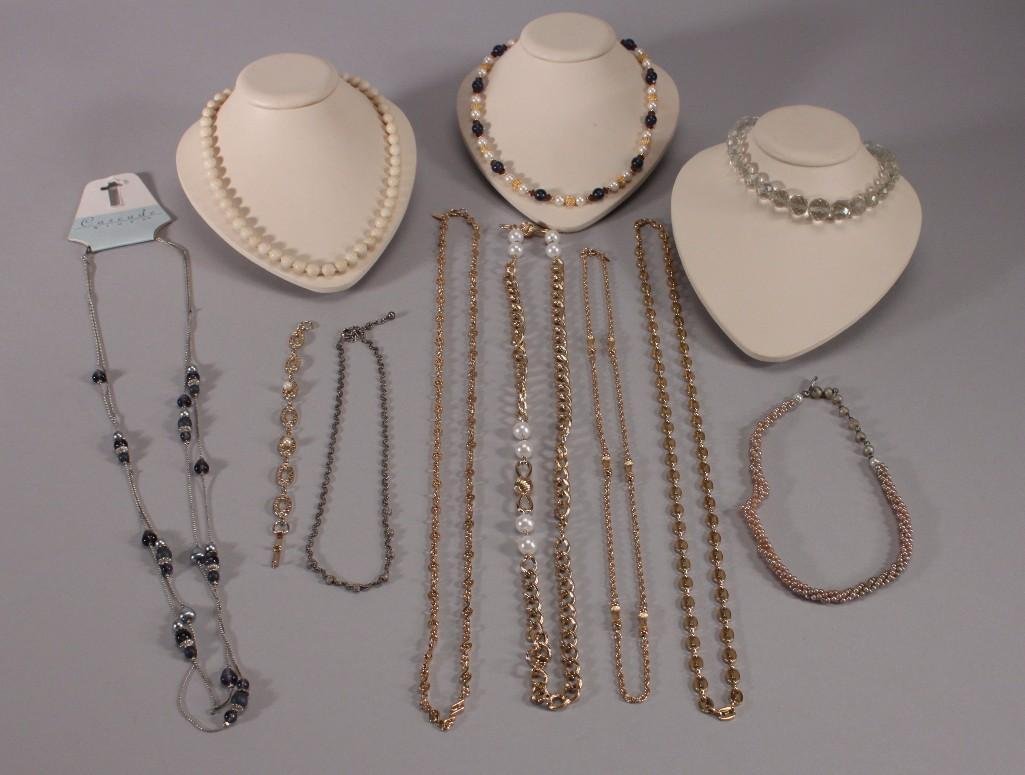 Assorted Ladies Necklaces (1 of 9)