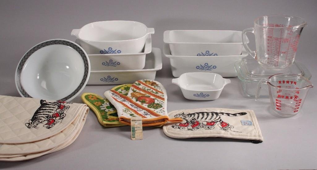 Corningware Baking Dishes and Oven Mitts (1 of 10)