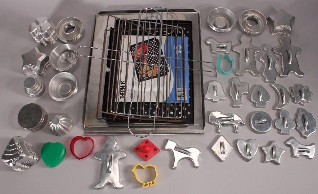 Vintage Bakeware and Decorative Molds (1 of 10)