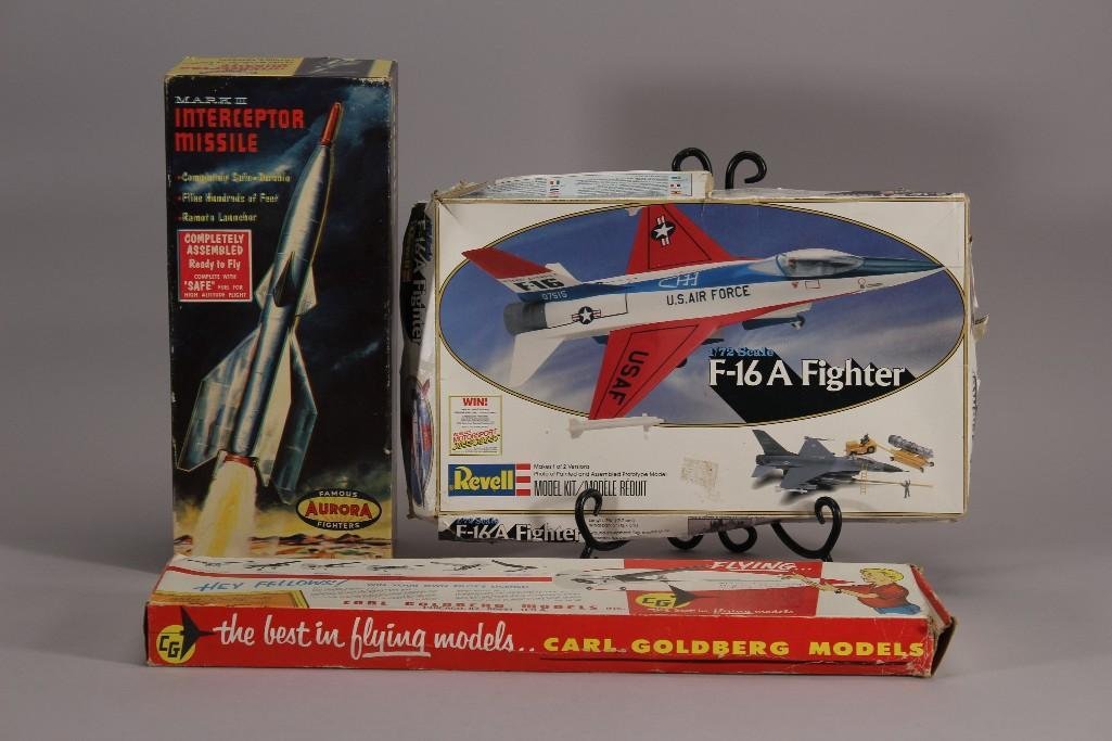 Vintage Model Kits and Missile (3) (1 of 8)