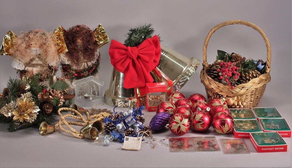 Christmas Decor & Ornaments (1 of 10)