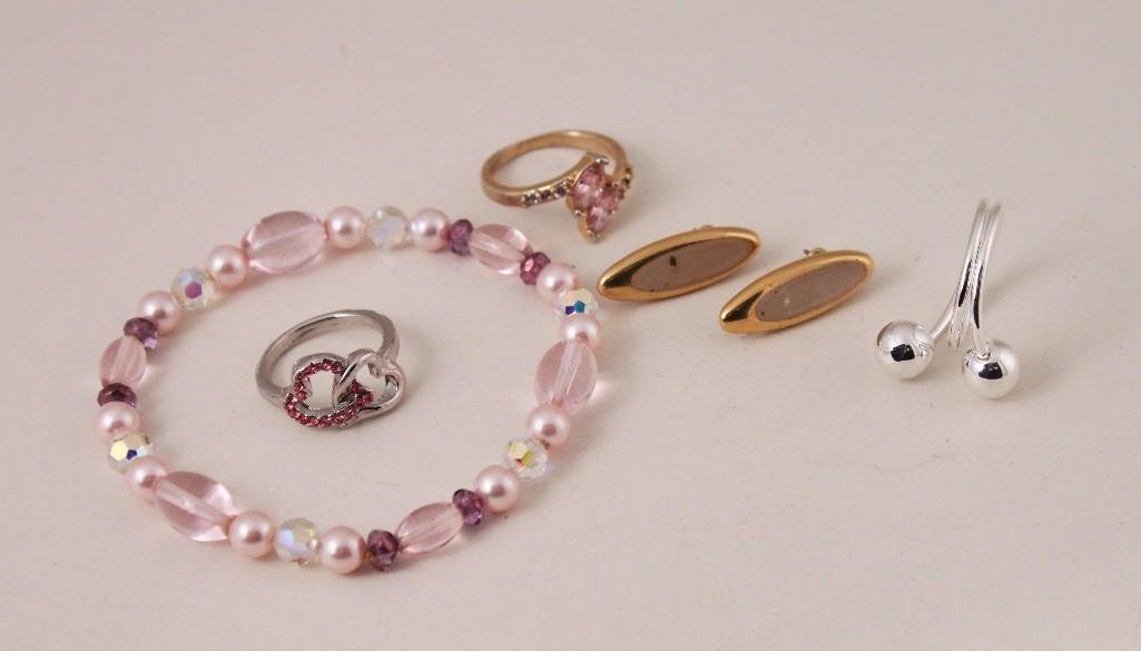 Ladies Jewelry (5): 925 ladies doubleball ring, beaded stretch bracelet (some stones are Swarovski crystals), a goldtone ladies ring (stamp is ineligible), a pair of gold tone Trifari earrings, and a silver tone ladies r