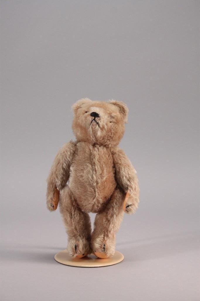 Steiff Caramel Squeaker Bear (1 of 7)