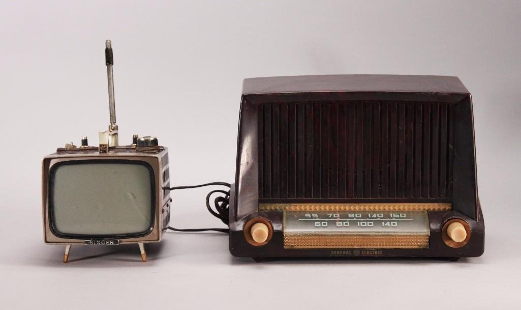 Vintage Portable TV & Radio (2) (1 of 9)