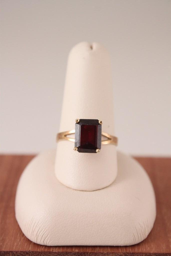 Ladies 10K Badavici Solitaire Ring (1 of 7)