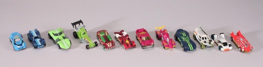 Hot Wheel Toy Cars (12): Assortment of plastic and metal Hot Wheels cars dated between 2008-2015.