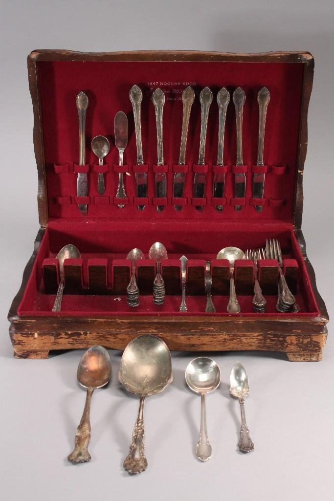 Vintage Rogers Bros. Flatware Set (1 of 6)