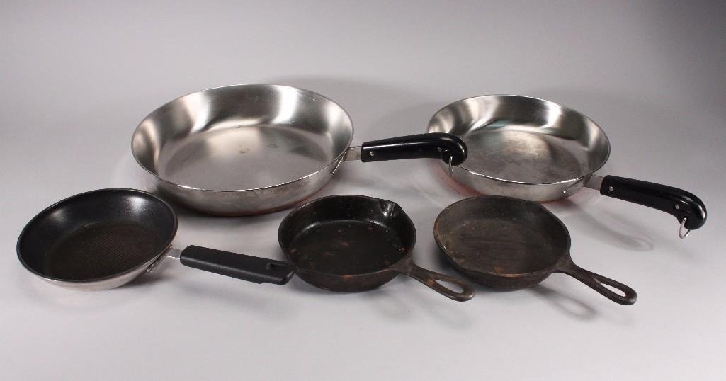 Wagner Ware & Other Skillets (5) (1 of 7)