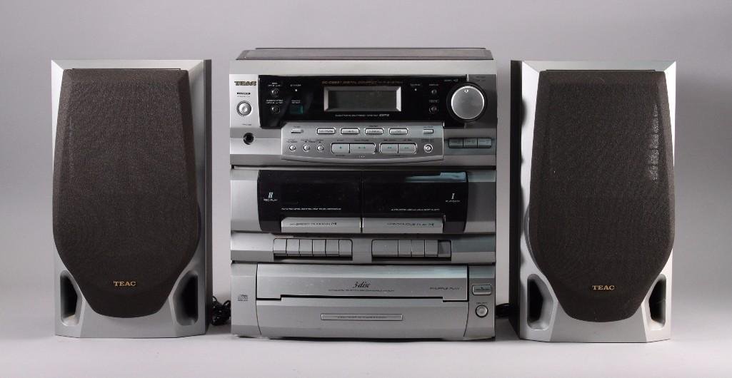 Teac Stereo AM/FM Radio System (1 of 9)
