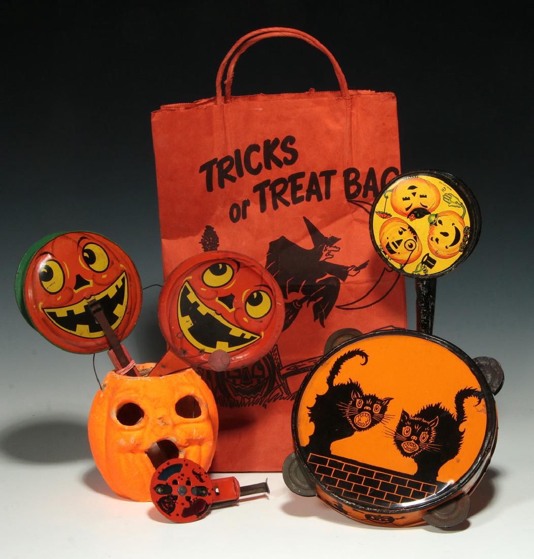 A LOT OF VINTAGE HALLOWEEN COLLECTIBLES.